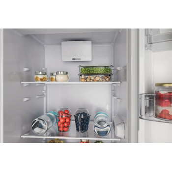 Whirlpool Hűtő Beépíthető WHSD18A011B2 Acél Lifestyle detail