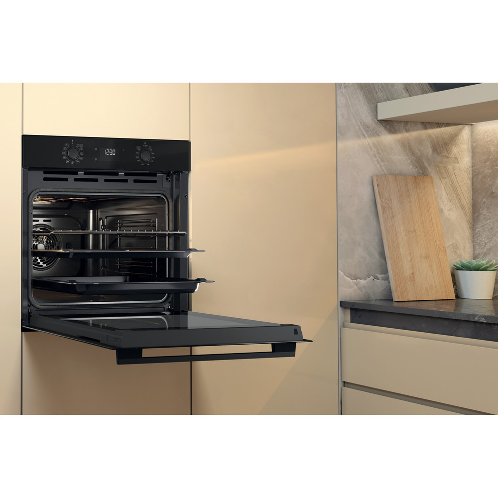 Whirlpool Rúry Vstavané OMK58RU0B Elektrická A+ Lifestyle perspective open