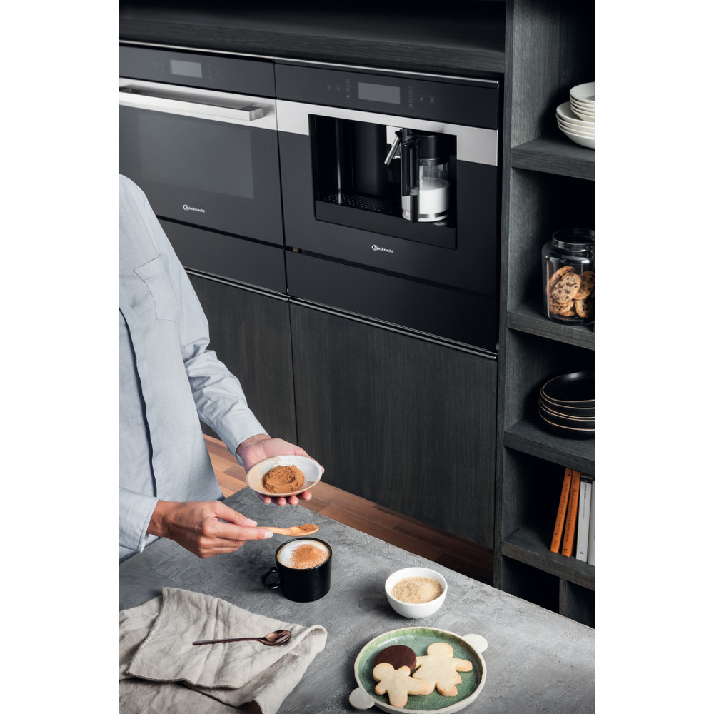 Bauknecht Tallerkenvarmer WD 180 SW Black Lifestyle people