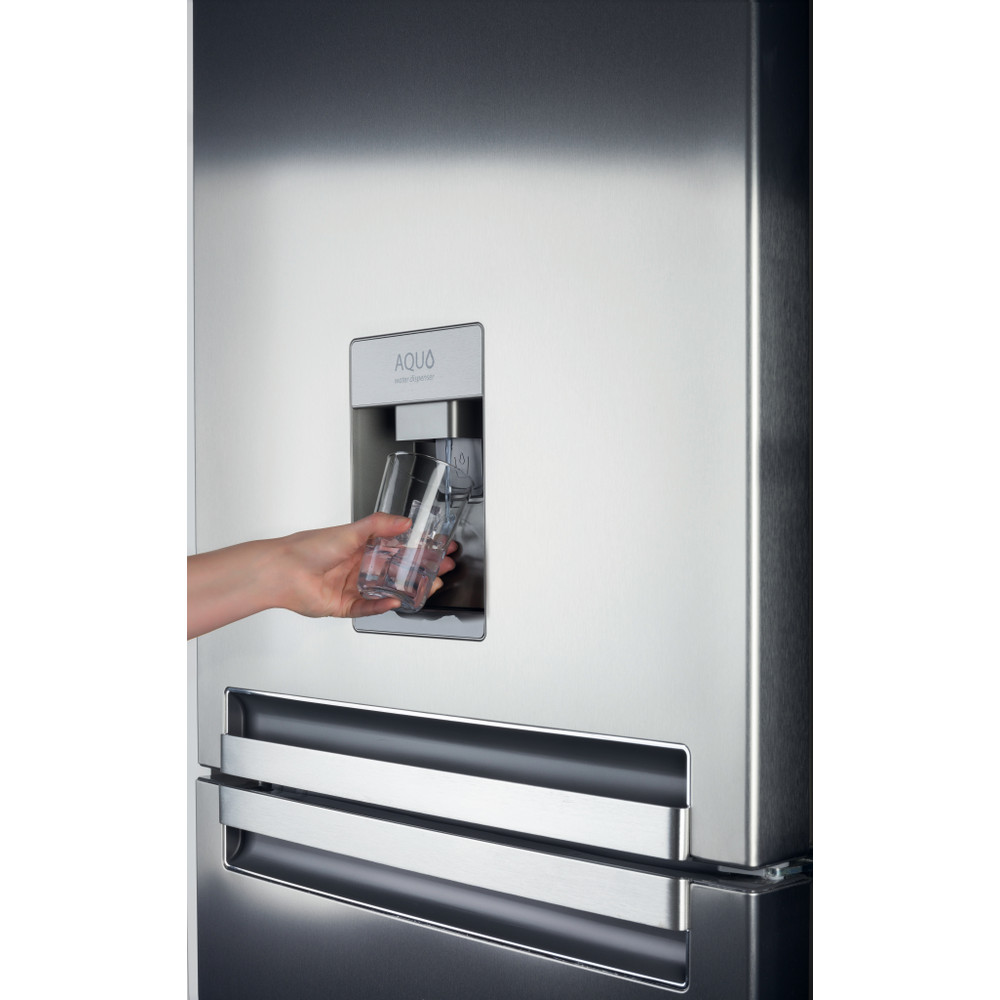 Indesit COOLING SBS200 Lifestyle people