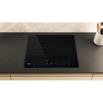 Whirlpool Table de cuisson WF S3660 CPNE Noir Induction vitroceramic Lifestyle frontal top down
