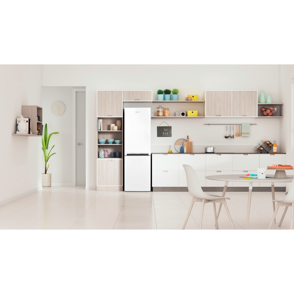Indesit Fridge-Freezer Combination Free-standing LI8 S2E W UK Global white 2 doors Lifestyle frontal open