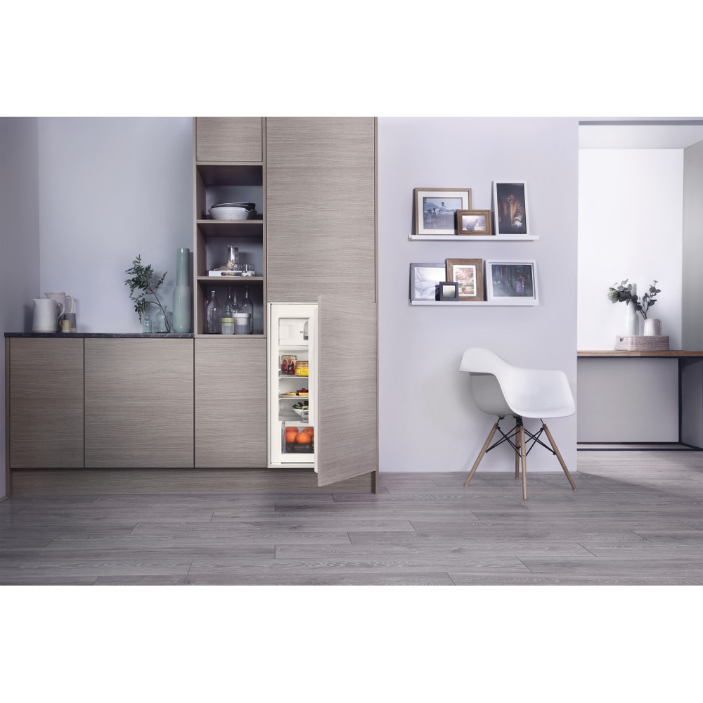 Bauknecht Koelkast Inbouw KSI 10GF2 Wit Lifestyle frontal open