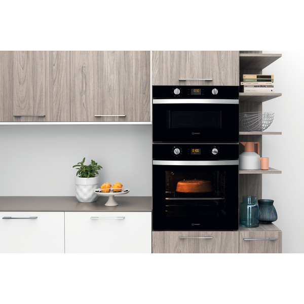 Indesit Four Encastrable IFW 4844 H BL Électrique A+ Lifestyle frontal