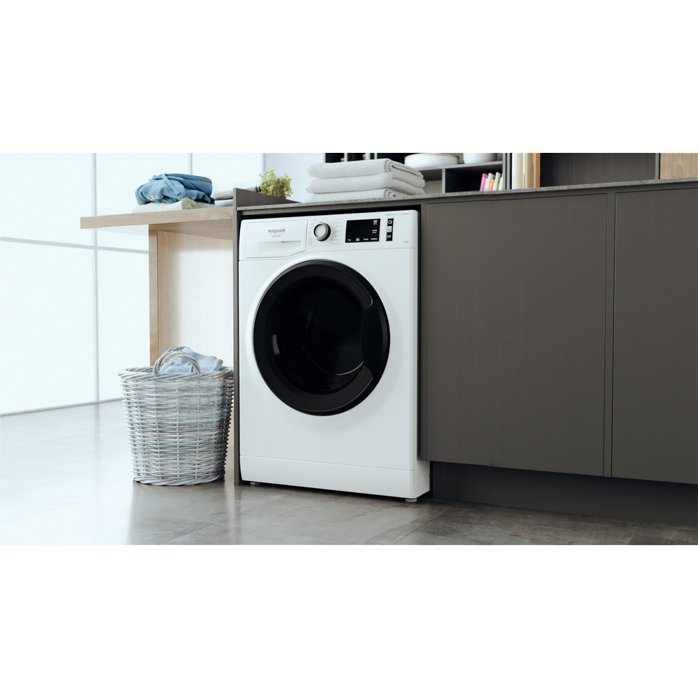 Hotpoint_Ariston Lave-linge Pose-libre NAM111044WMFR N Blanc Lave-linge frontal B Lifestyle perspective