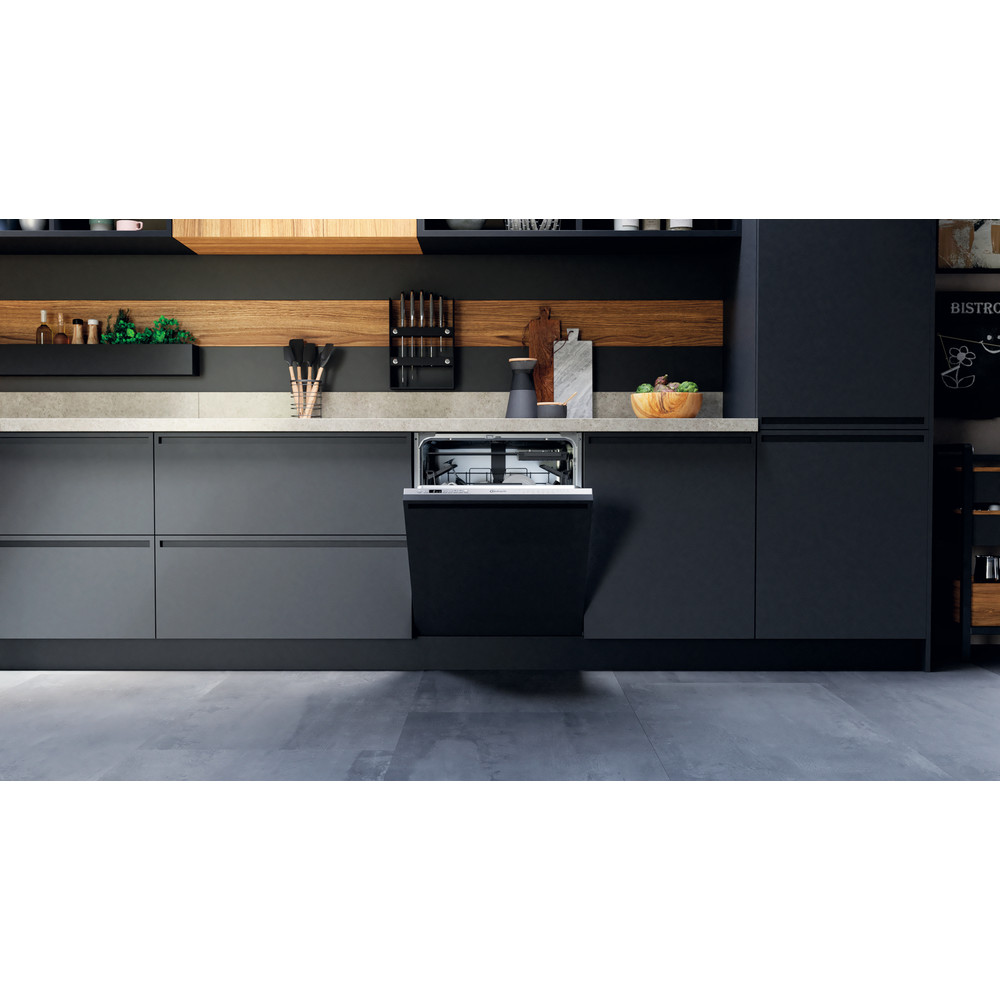 Bauknecht Dishwasher Encastrable BCIO 3C33 EC Volledig geïntegreerd D Lifestyle frontal