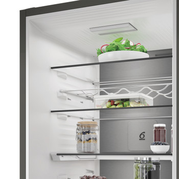 Whirlpool Koel/vriescombinatie Vrijstaand WHK 26413 XBR6EE ARC 764 Manhattan Gray 2 deuren Lifestyle detail