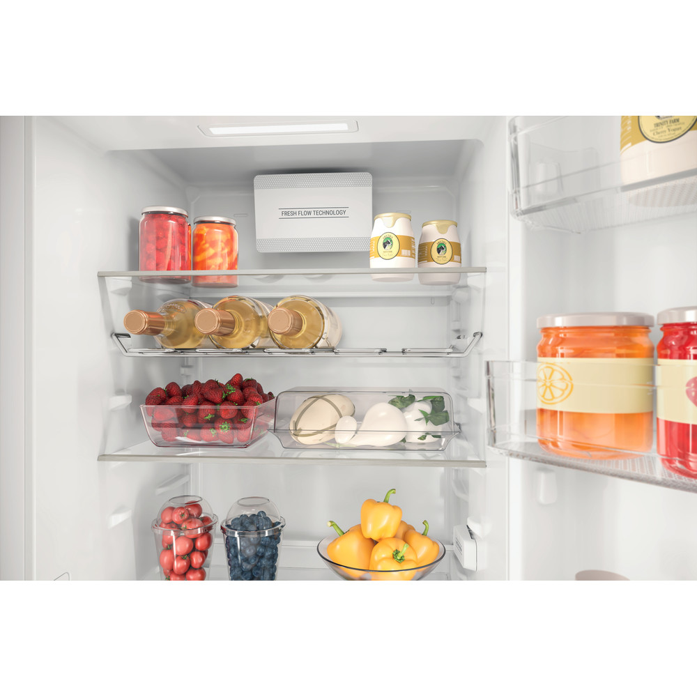 Hotpoint_Ariston Combinados Encastre HAC18D013C1 Branco 2 doors Lifestyle detail