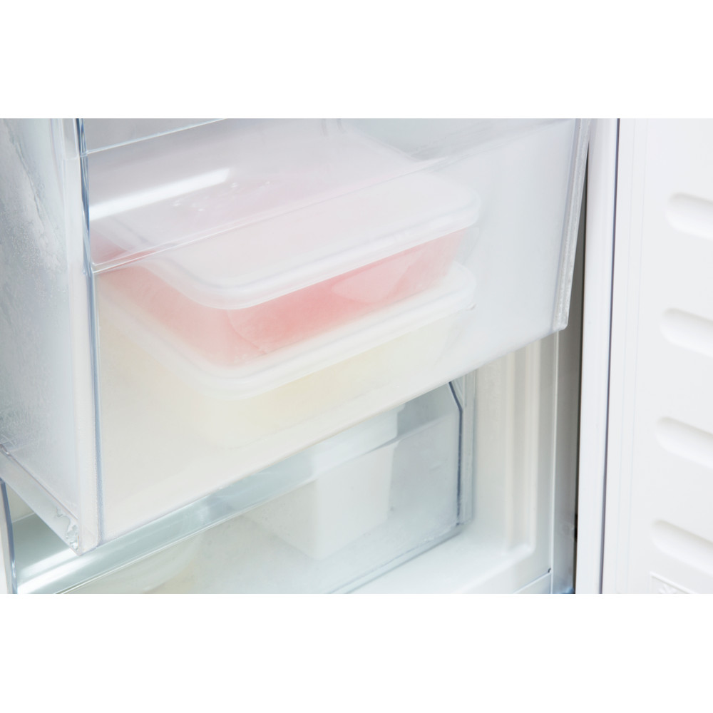 Indesit ib7030a1d integrated fridge freezer discount
