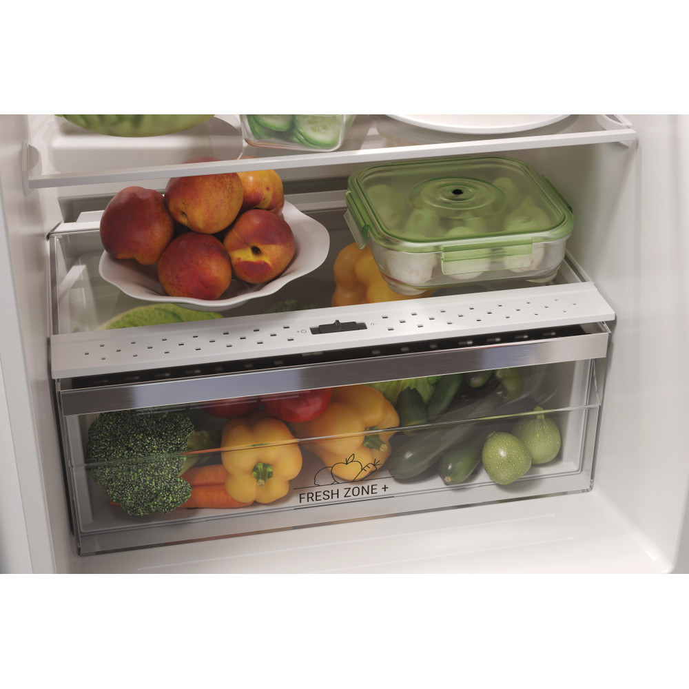 Hotpoint Fridge-Freezer Combination Built-in HMCB 50502 UK White 2 doors Drawer