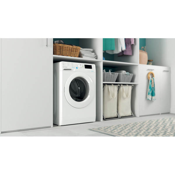 Indesit Perilica za rublje Samostojeći BWE 81284X W EE N Bijela Prednje punjenje C Lifestyle perspective