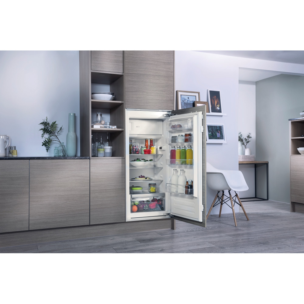 Bauknecht Koelkast Inbouw KSI 12GF2 Wit Lifestyle perspective open