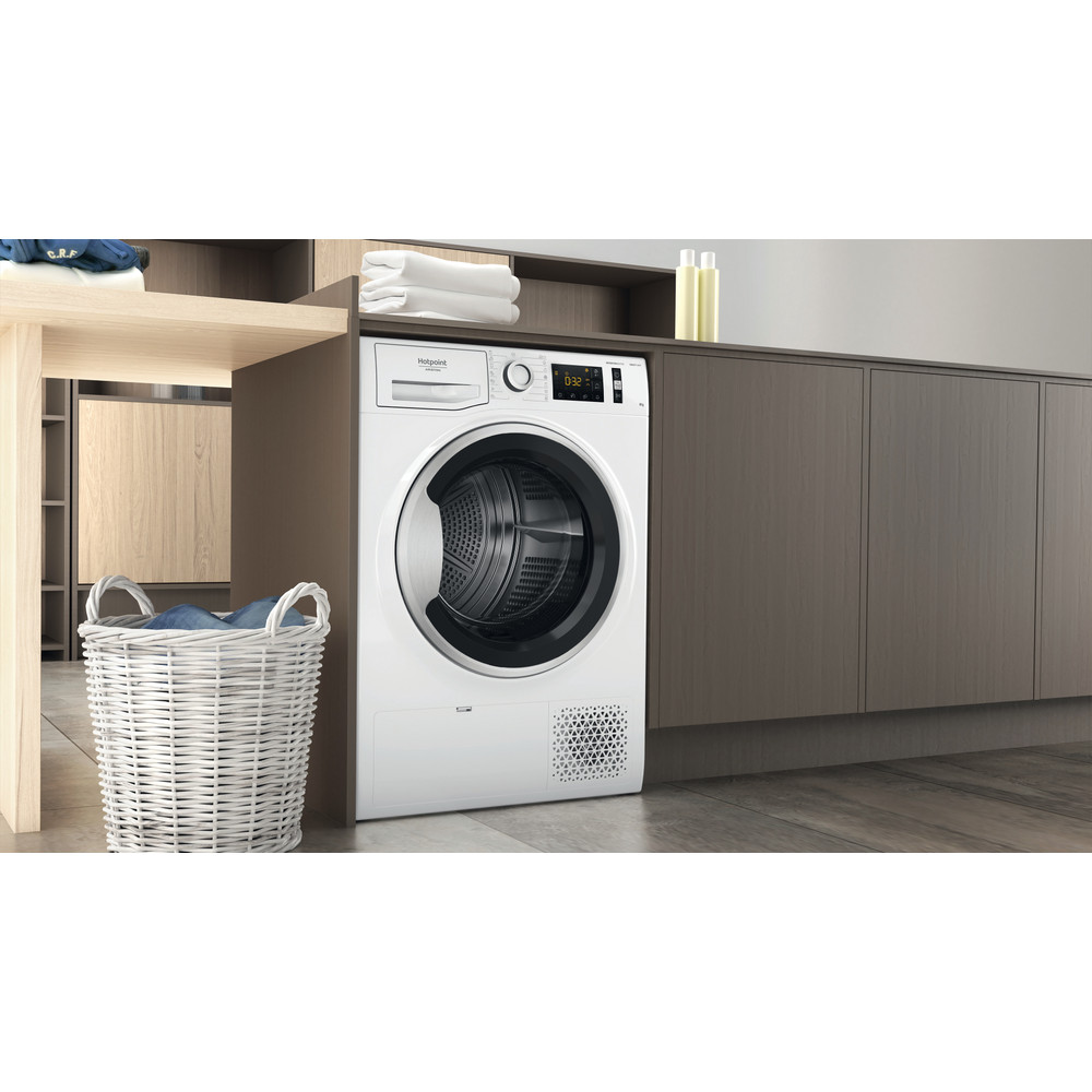 Hotpoint_Ariston Dryr NT M11 82SK EU Alb Lifestyle perspective