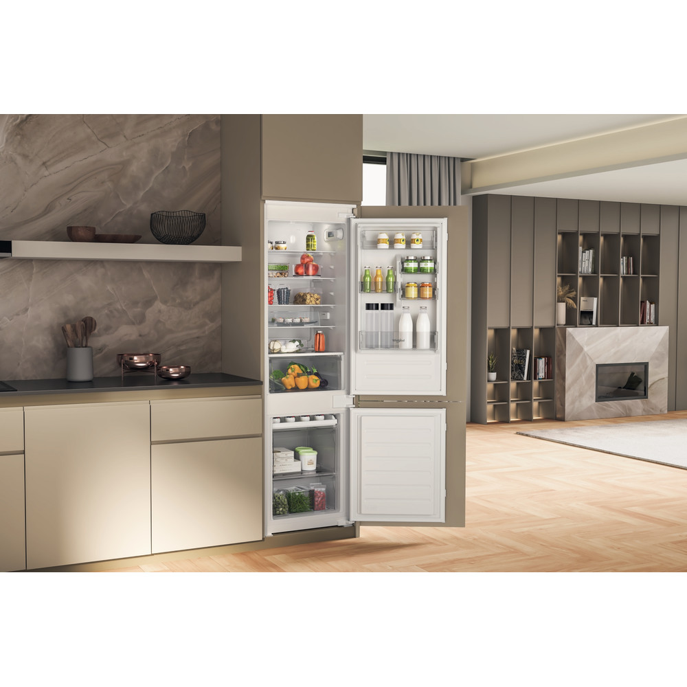 Whirlpool Kombinovaná chladnička s mrazničkou Vstavané WHC18D051A1 Biela 2 doors Lifestyle perspective open