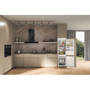 Whirlpool Kombinovaná chladnička s mrazničkou Vestavné WHC18D031C1 Bílá 2 doors Lifestyle frontal open