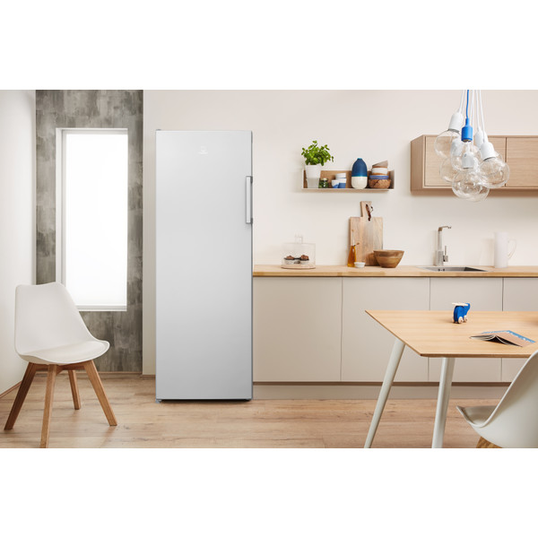 Indesit Zamrzivač Samostojeći UI6 1 S.1 Srebrna Lifestyle frontal