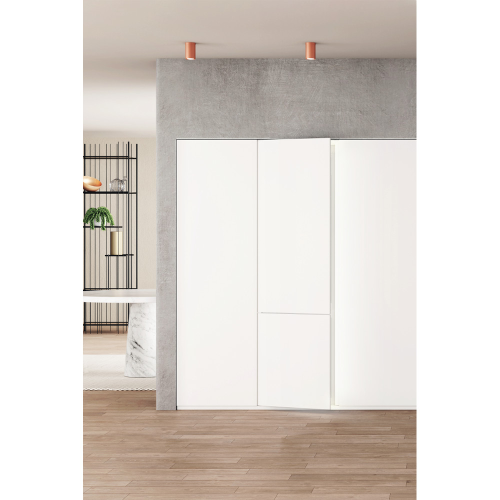 Whirlpool Kombinovaná chladnička s mrazničkou Vstavané WHC20 T573 P Biela 2 doors Lifestyle frontal