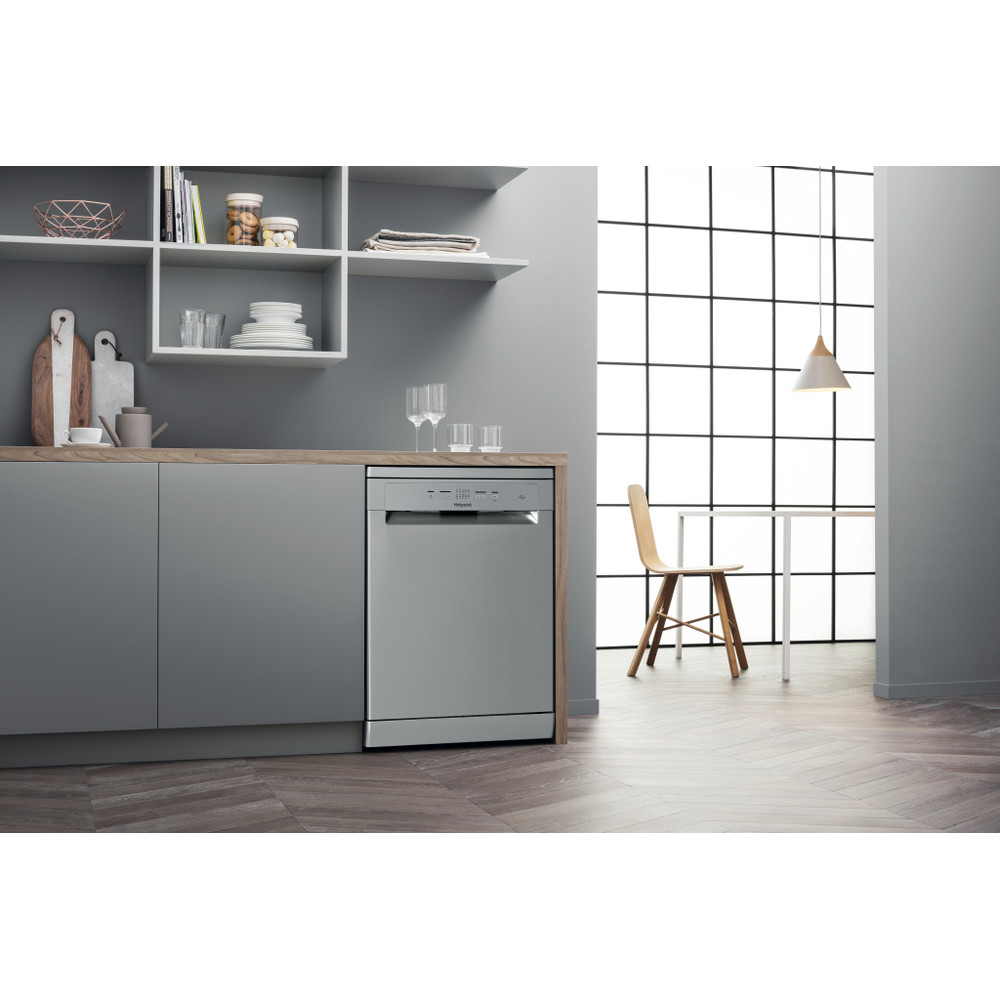 Hotpoint Dishwasher Free-standing H2F HL626 X UK Free-standing E Lifestyle perspective