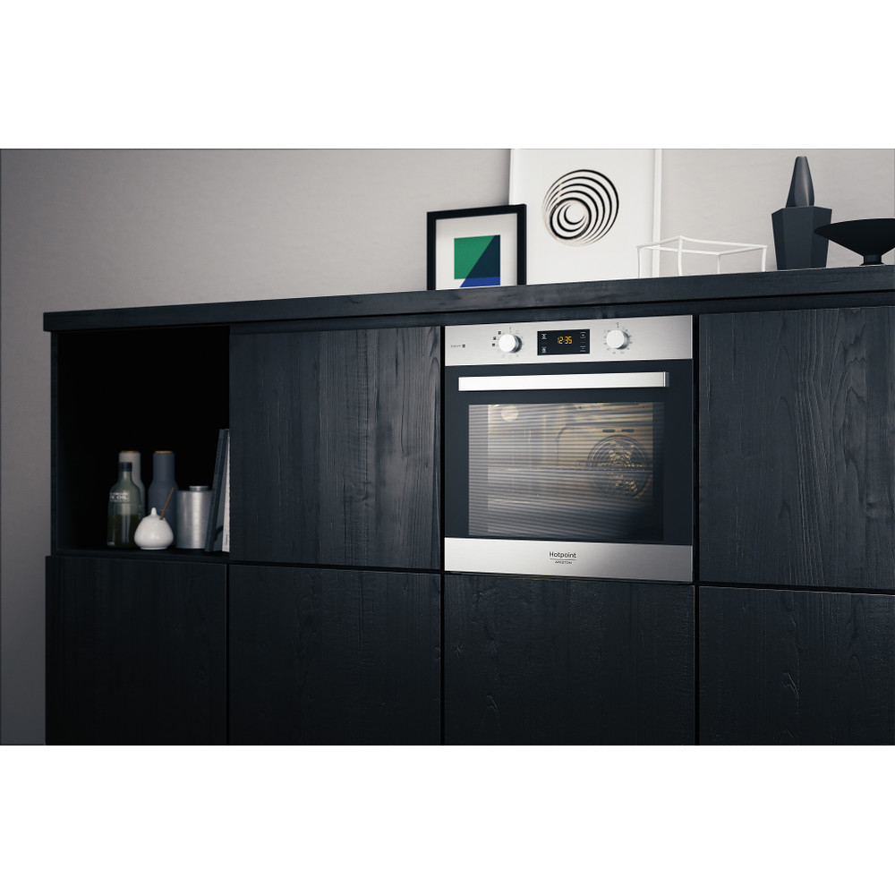 Hotpoint_Ariston Fornos Encastre FA3S 844 IX HA Elétrico A+ Lifestyle perspective