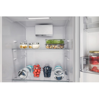 Whirlpool Koelkast Inbouw WHSD18A013C2 Staal Lifestyle detail