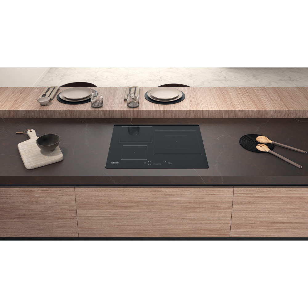 Hotpoint_Ariston Table de cuisson HQ 5760S NE Noir Induction vitroceramic Lifestyle frontal top down