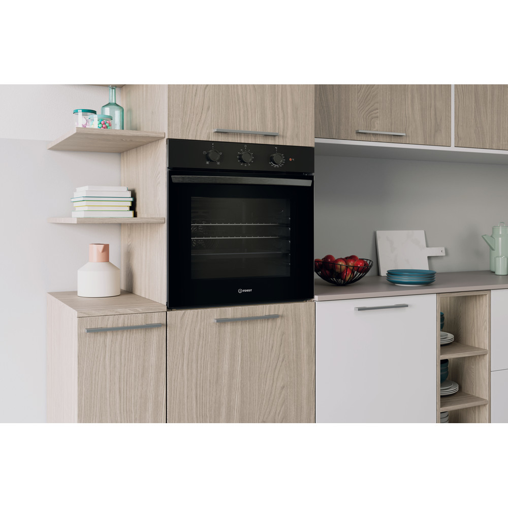 Indesit OVEN Built-in IO 233 B UK Electric A Lifestyle perspective
