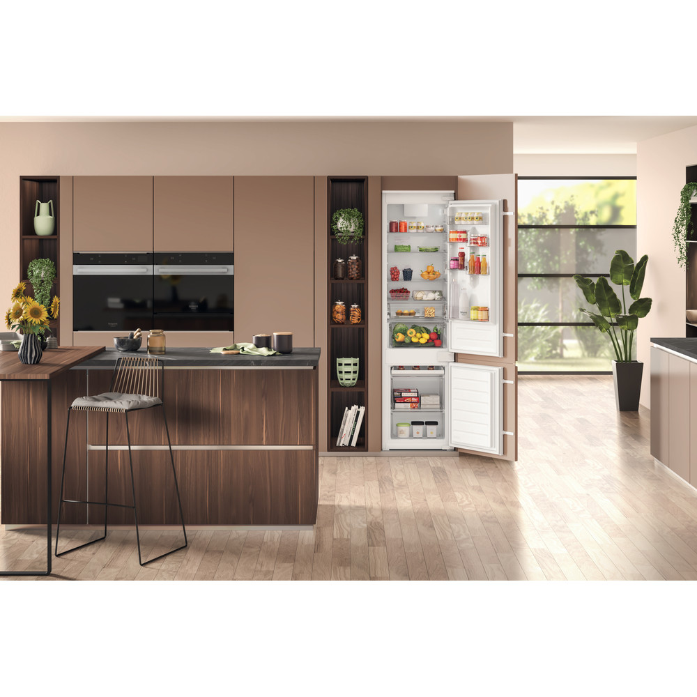 Hotpoint_Ariston Комбиниран хладилник с фризер За вграждане HAC20D011A1 Бял 2 врати Lifestyle frontal open