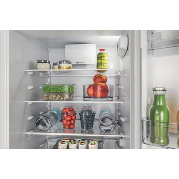 Whirlpool Kombiskap Integrert WHC18D011B1 Hvit 2 doors Lifestyle detail