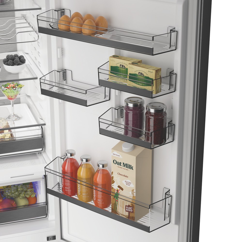Whirlpool Kombinovaná chladnička s mrazničkou Volně stojící WHK 26374 XBR7EA ARC 764 Manhattan Gray 2 doors Lifestyle detail