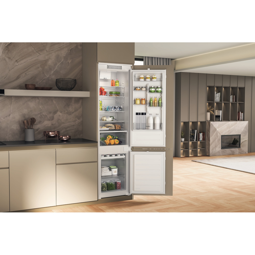 Whirlpool Kombinirani hladnjak Ugradbeni WNBB20SC22R Bijela 2 doors Lifestyle perspective open