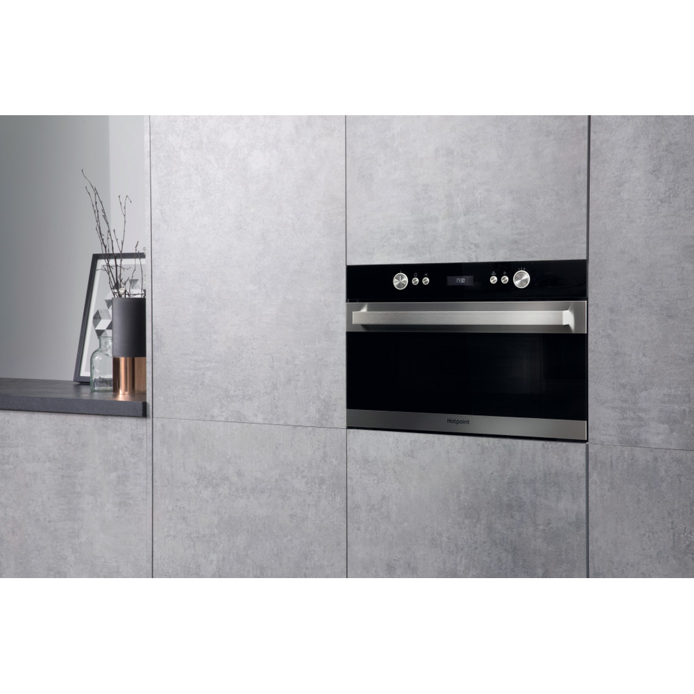 Hotpoint_Ariston Microondas Incorporado MD 764 IX HA acero inoxidable Electrónico 31 función MW + Grill 1000.0 Lifestyle perspective