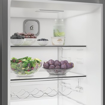 Whirlpool Koelkast Vrijstaand WHMLF 6444 XP6E ARC 764 Manhattan Gray Lifestyle detail