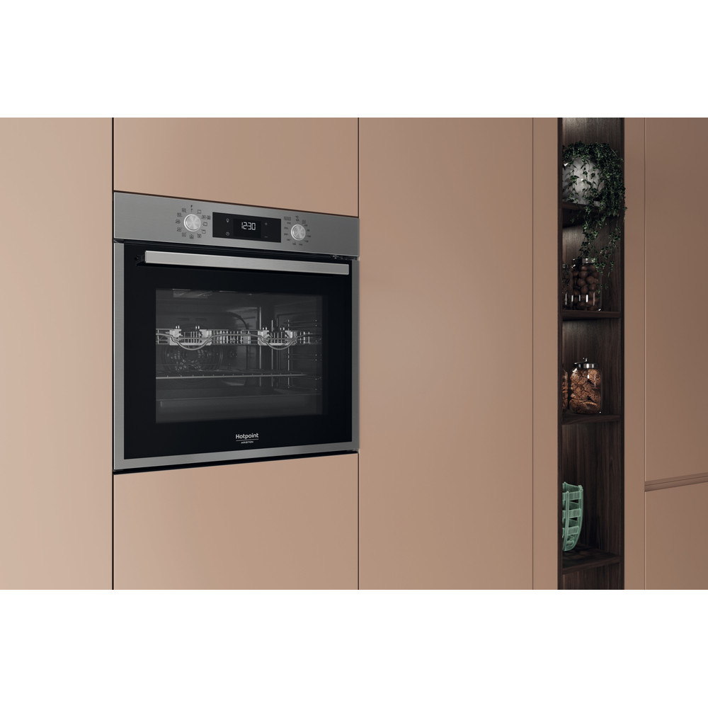 Hotpoint_Ariston Four Encastrable HAO 478PZ X Electrique A++ Lifestyle perspective