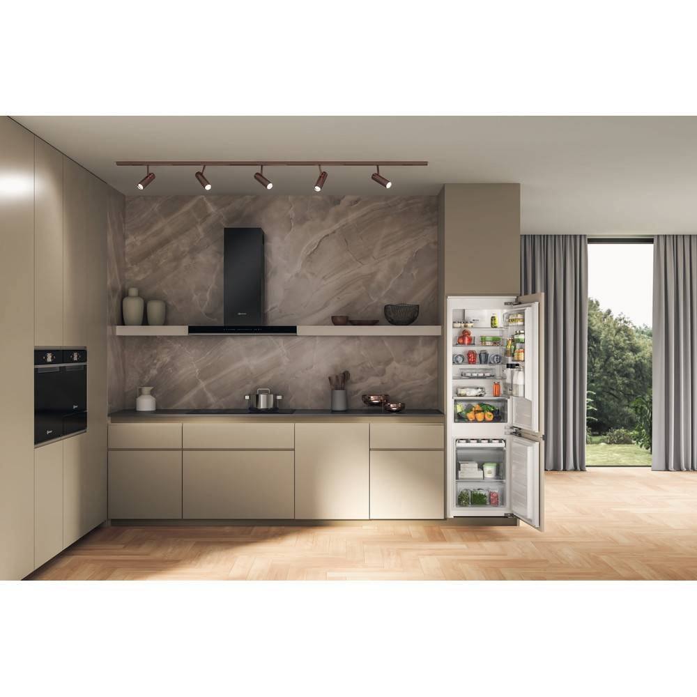 Bauknecht Kühl-Gefrierkombination Einbaugerät BKC18D011V1 Weiss 2 Türen Lifestyle frontal open