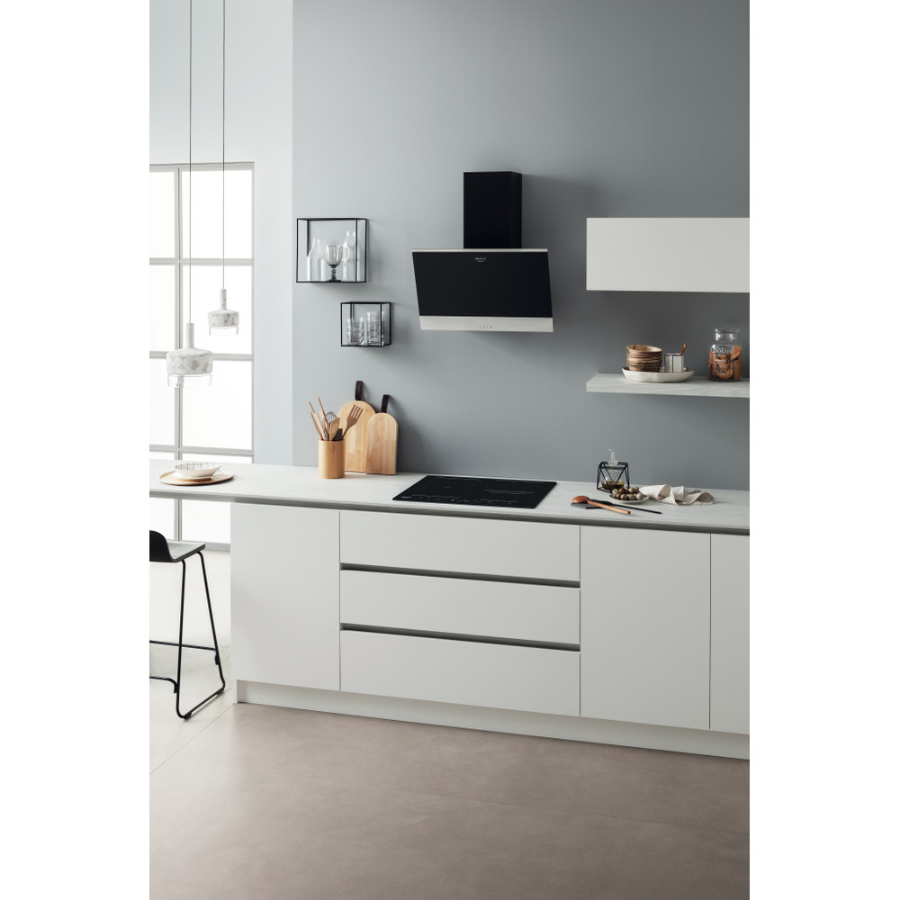 Hotpoint_Ariston Placa HB 3160C NE Preto Induction vitroceramic Lifestyle perspective
