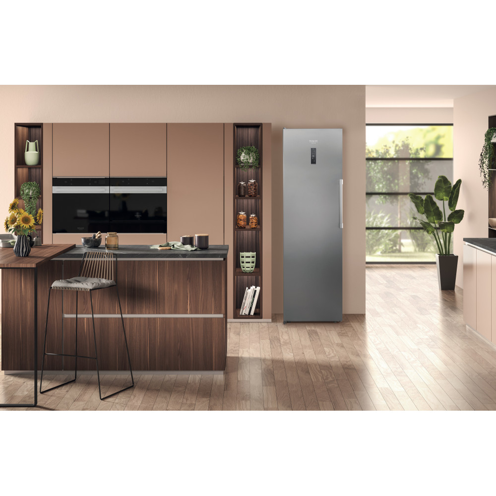 Hotpoint_Ariston Congelador Livre Instalação UH8 F3D XI Optic Inox Lifestyle frontal