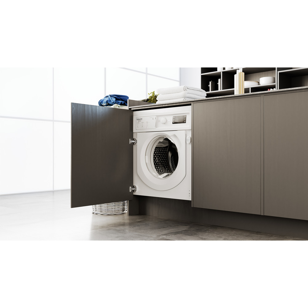 Hotpoint_Ariston Lave-linge Encastrable BI WMHG 81485 EU Blanc Lave-linge frontal B Lifestyle perspective