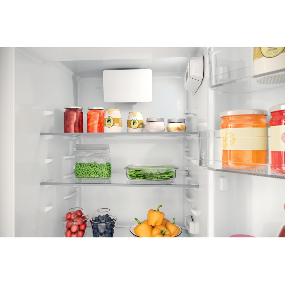 Hotpoint_Ariston Комбиниран хладилник с фризер За вграждане HAC20D011A1 Бял 2 врати Lifestyle detail