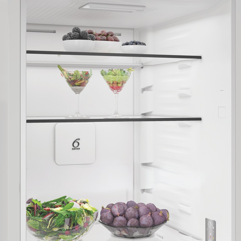 Whirlpool Холодильник з нижньою морозильною камерою. Соло WHK 22413 W6EA White - ARC P1 2 двері Lifestyle perspective
