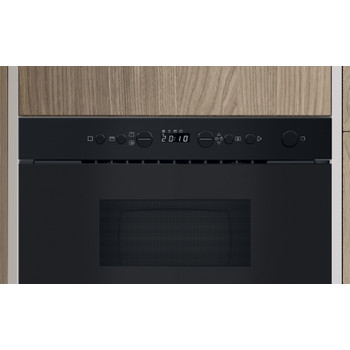 Indesit Micro-ondas Encastre IM K12 B Preto Eletrónico 22 MO + Função Grill 750 Lifestyle control panel