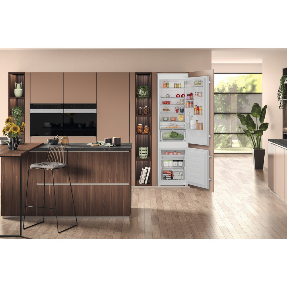 Hotpoint_Ariston Комбиниран хладилник с фризер За вграждане HAC20 T122 2 Бял 2 врати Lifestyle frontal open