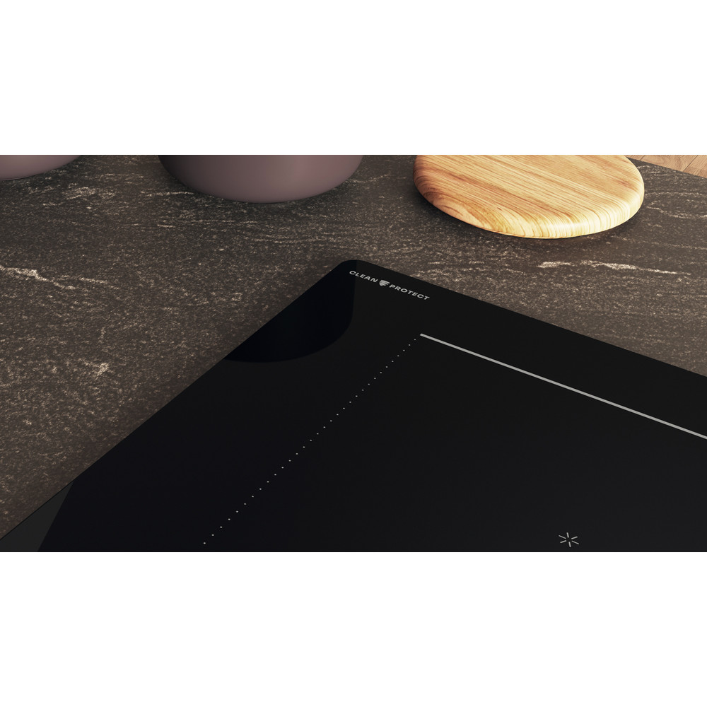 Hotpoint_Ariston Table de cuisson HB 4860C CPNE Noir Induction vitroceramic Lifestyle detail