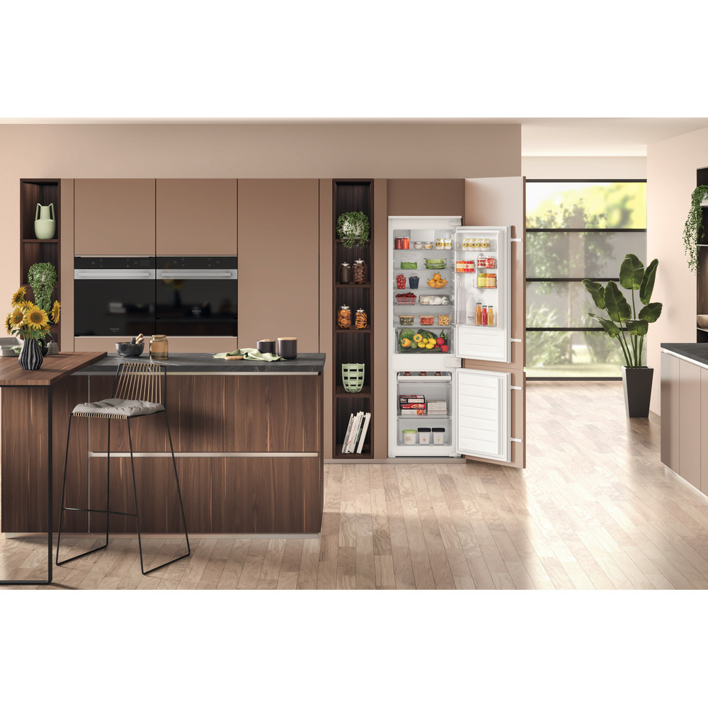 Hotpoint_Ariston Комбиниран хладилник с фризер За вграждане HAC18D011A1 Бял 2 врати Lifestyle frontal open