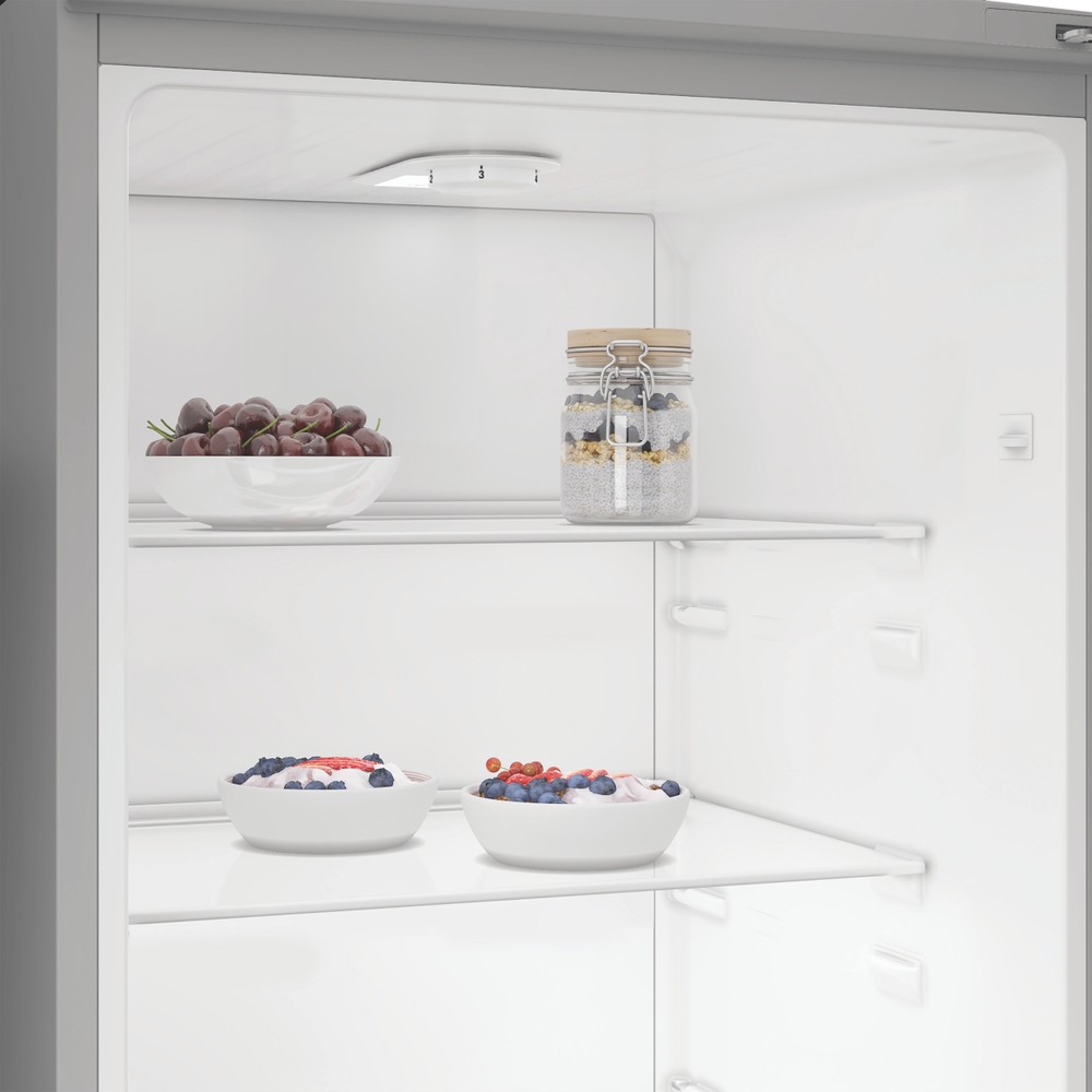 Indesit Ledusskapis Brīvi stāvošs MLINS 1411 S4E New Silver – ARC 1035 Lifestyle perspective