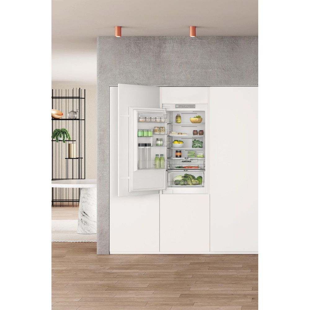 Whirlpool Hűtő/fagyasztó kombináció Beépíthető WHC18 T322 Fehér 2 doors Lifestyle frontal