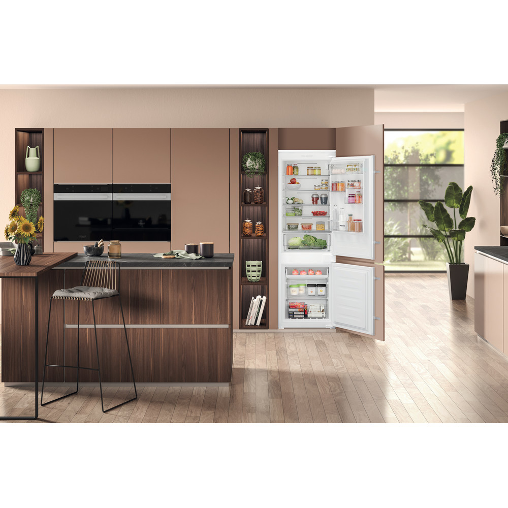 Hotpoint Fridge-Freezer Combination Built-in HTC18 T112 UK White 2 doors Lifestyle frontal open