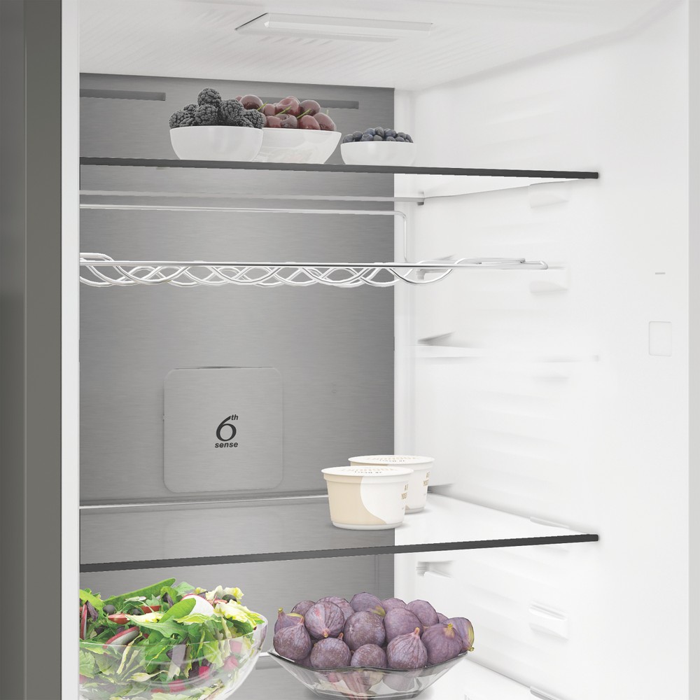 Whirlpool Холодильник з нижньою морозильною камерою. Соло WHK 26414 XBR7EA1 ARC 764 Manhattan Gray 2 двері Lifestyle perspective