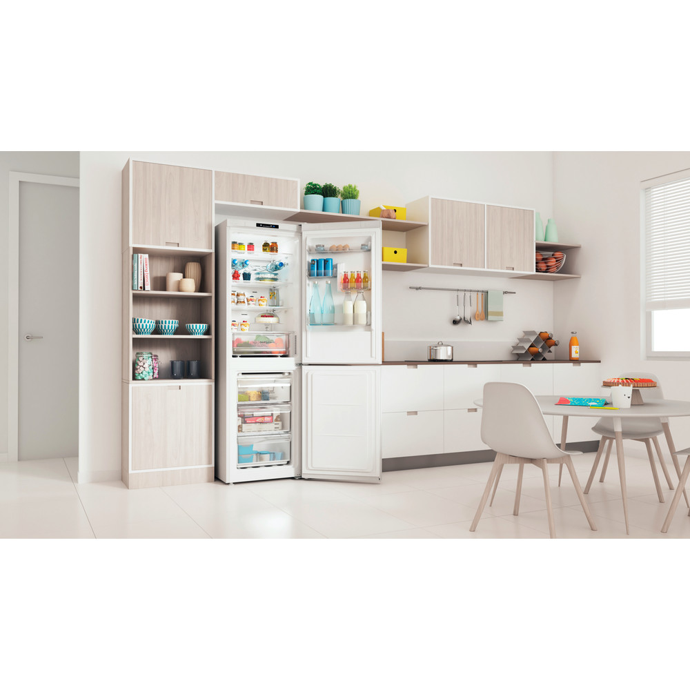 Indesit Kombinacija hladnjaka/zamrzivača Samostojeći INFC8 TI21W Bijela 2 doors Lifestyle perspective open