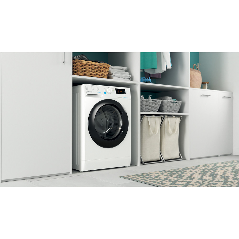 Indesit Perilica za rublje Samostojeći BWSE 71295X WBV EU Bijela Prednje punjenje B Lifestyle perspective