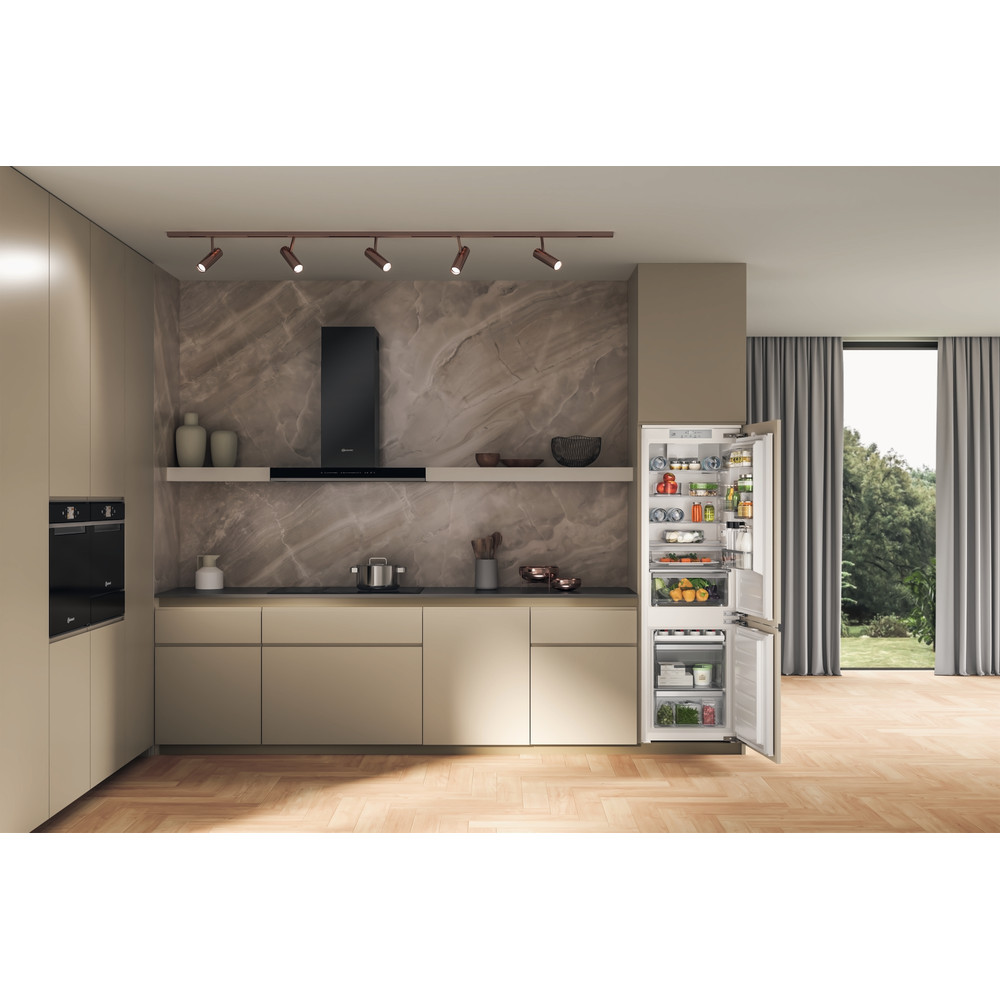Bauknecht Kühl-Gefrierkombination Einbaugerät BKC18D013C2 SF Weiss 2 Türen Lifestyle frontal open